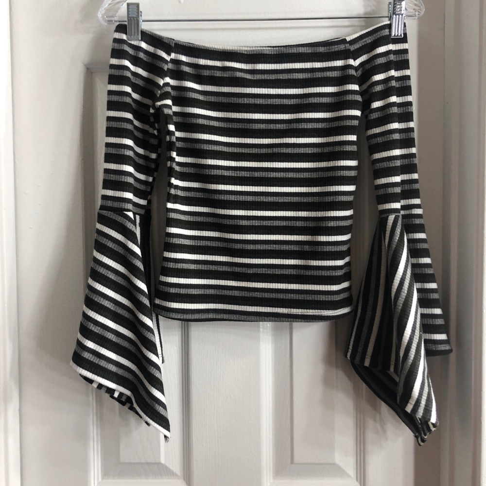Cute tube top with flared out sleeves